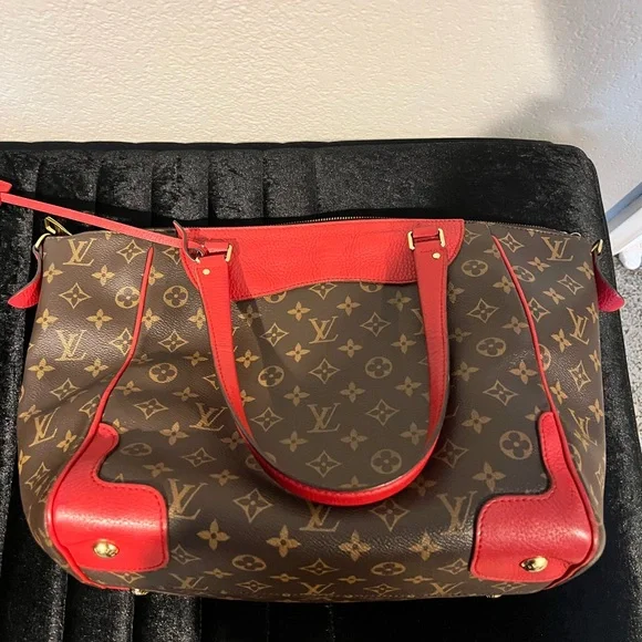 Louis Vuitton - Picture 1 of 8